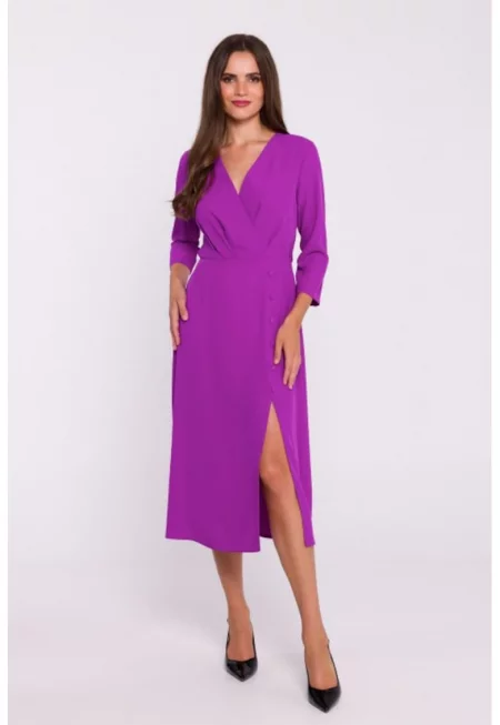 Рокля с дълбоко деколте и ниска цепка