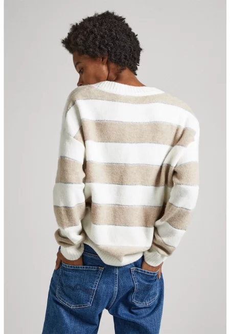 Свободен пуловер с шпиц