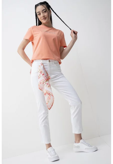 Тениска с декоративни камъни