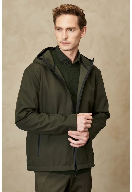 Яке с качулка и джобове встрани