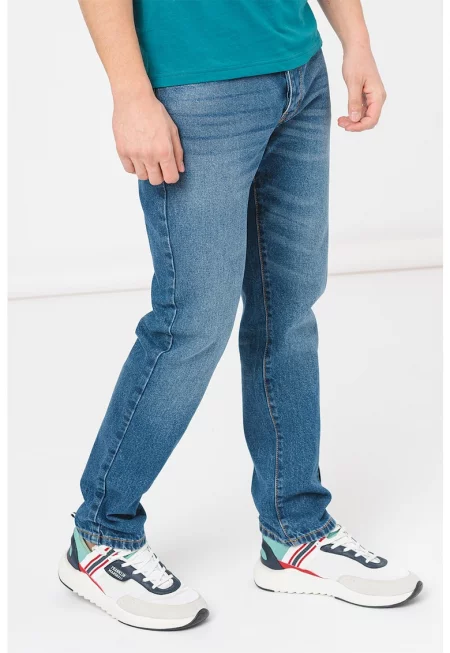 Дънки с ниска талия и захабен ефект