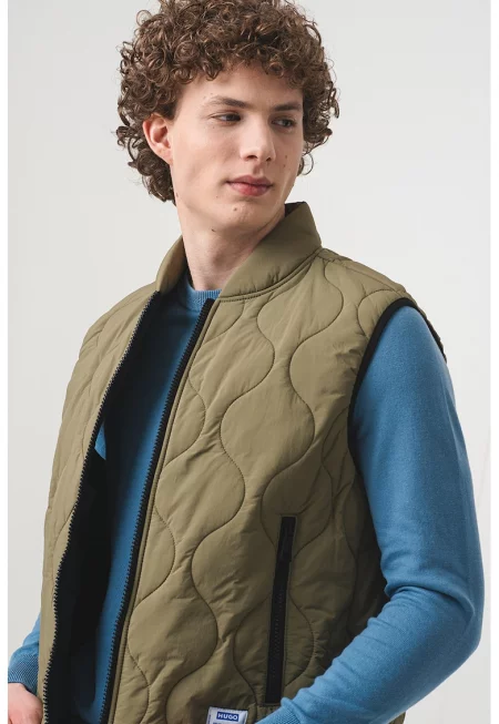 Капитониран елек с джобове с цип