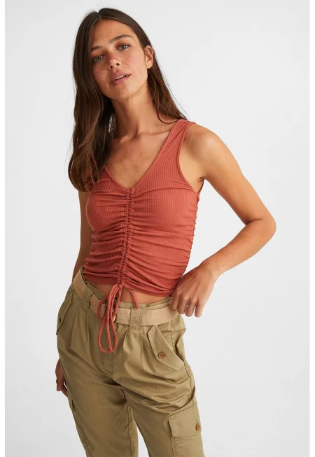 Къс топ с рюш отпред