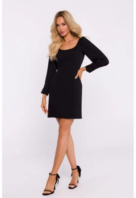 Мини рокля с дълбоко деколте -