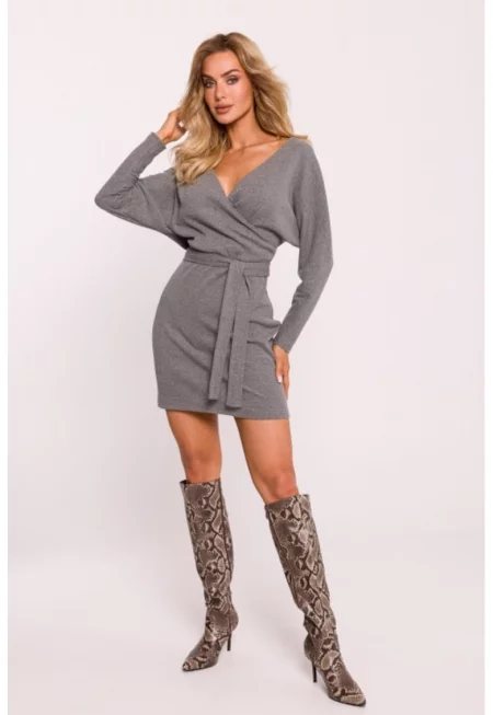 Мини рокля с V-образно деколте