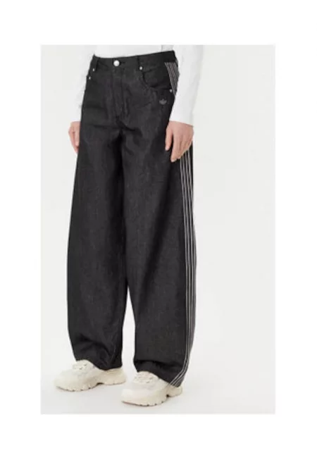 Памучни дънки с контрастни райета и разкроена кройка