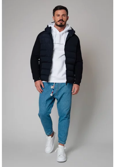 Подплатено зимно яке с качулка и капитониран дизайн