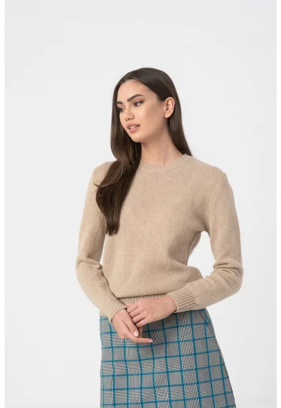 Пуловер от необработена вълна