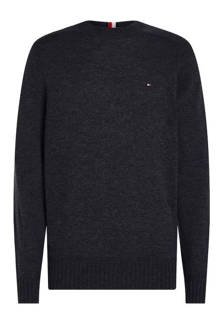 Пуловер от вълна с овално деколте