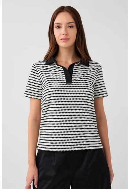 Раирана тениска с яка