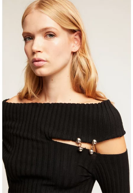 Рипсен пуловер с отвори