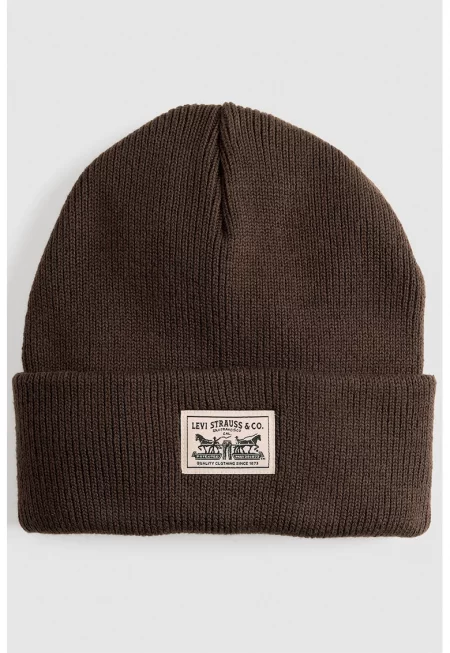 Шапка с пришито лого