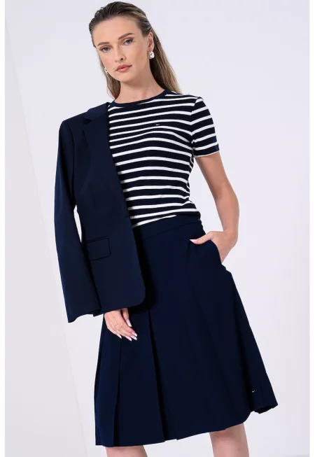 Слим тениска Cody с овално деколте