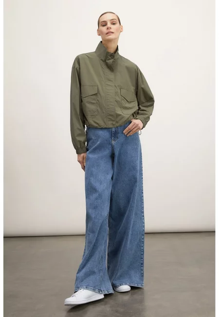 Свободно яке с големи джобове