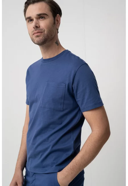 Тениска с джоб на гърдите