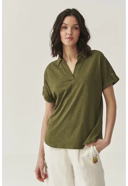 Тениска с шпиц и яка - Тъмнозелен