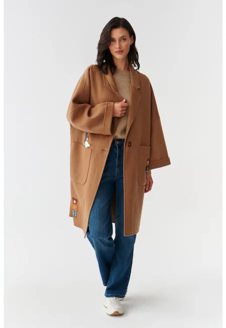 Уголемено палто с вълна и апликации