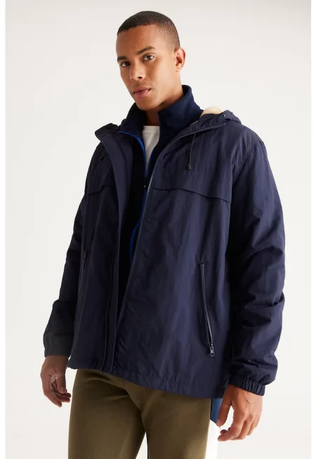 Зимно яке с качулка и джобове встрани