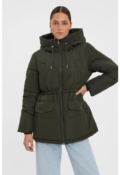 Зимно яке с качулка и предни джобове