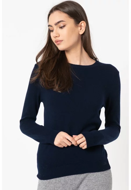 Фино плетен пуловер от необработена вълна