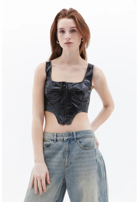 Къс топ от еко кожа с цип- - Черен