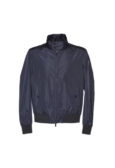 Олекотено яке със средновисока яка