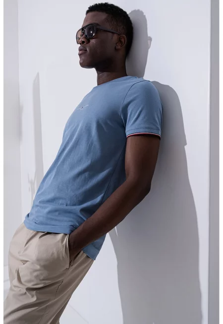 Памучна слим тениска с овално деколте - Пастелносин