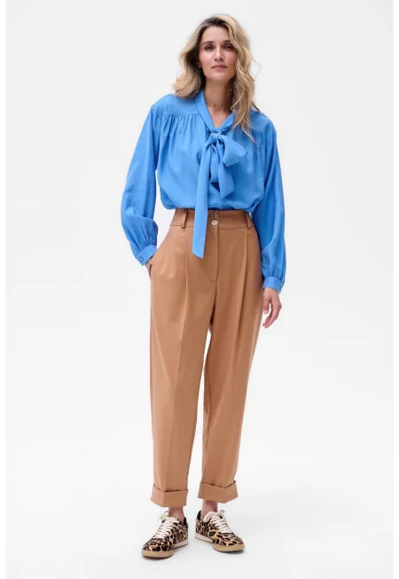 Панталон с конусовидна кройка Hilton с висока талия