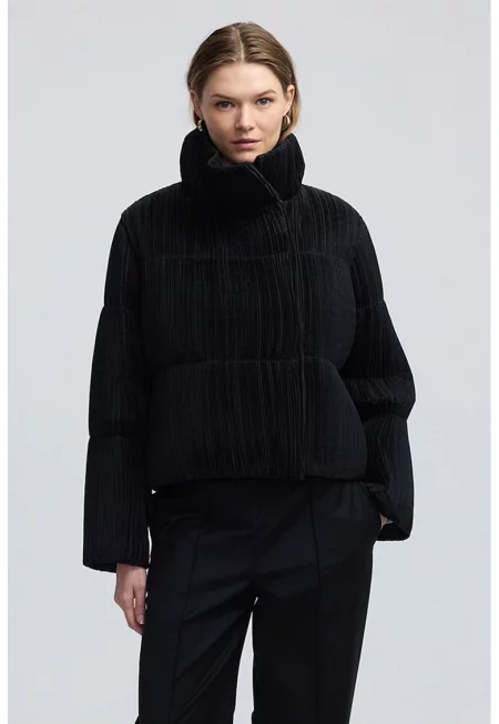 Подплатено зимно яке с висока яка