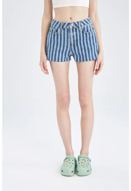 Раирани къси дънки