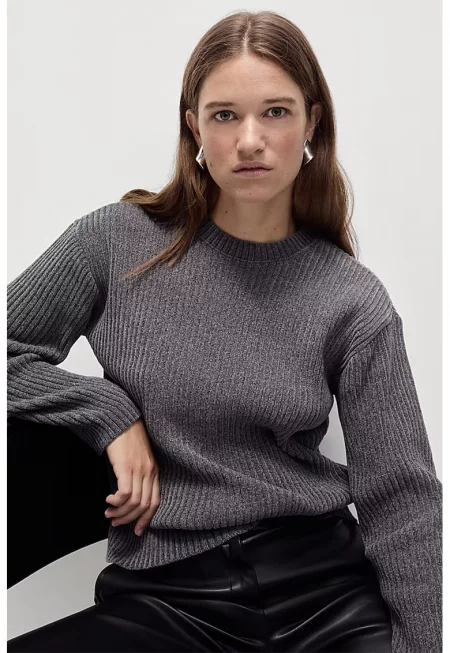 Рипсен пуловер с овално деколте