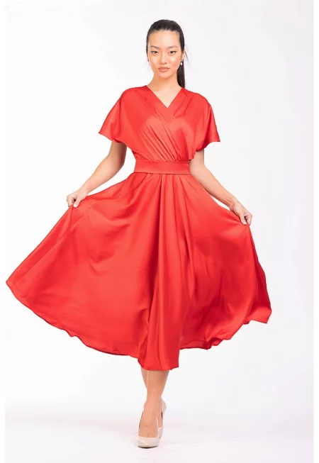 Рокля с принт и застъпен дизайн