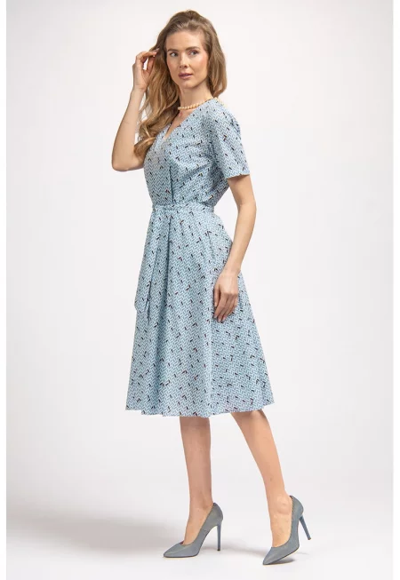 Рокля с шпиц и джобове