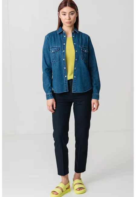 Шакет от деним с джобове на гърдите