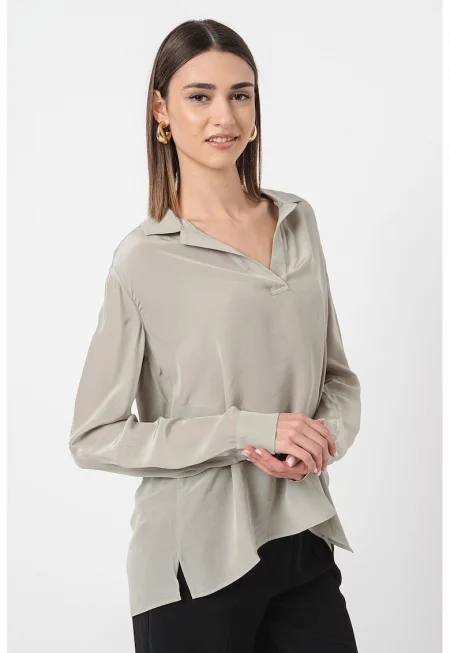 Свбодна шпиц блуза с лого - Зелени аспержи