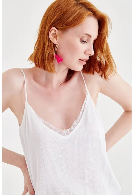 Танк топ с дантела