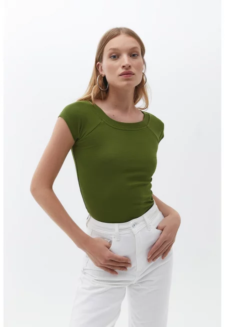 Тениска с памук с овално деколте