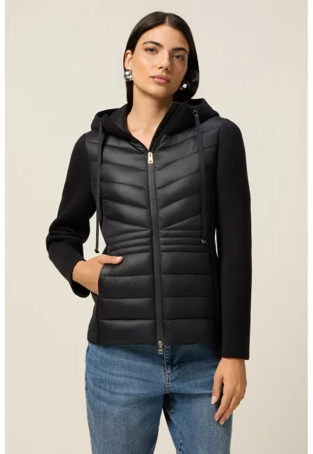 Яке с качулка и странични джобове