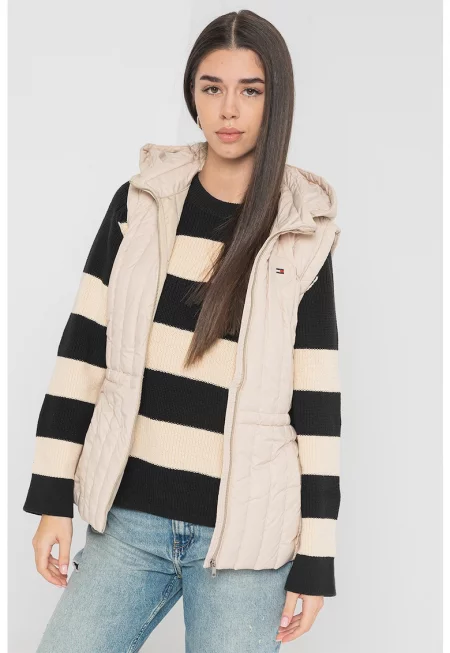 Капитониран елек с джобове с цип