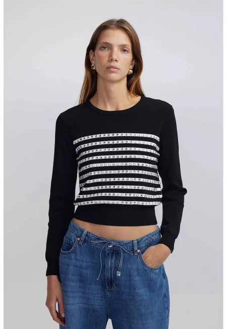 Къс раиран пуловер с декоративни камъни - Бял/Черен
