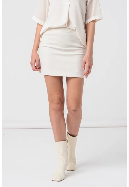 Къса вталена пола - Крем