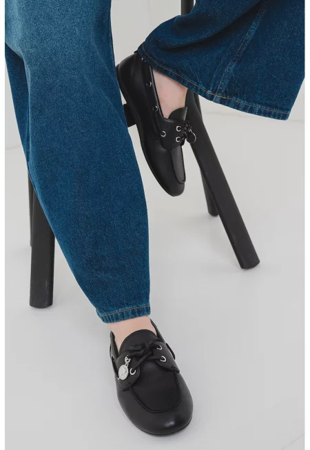 Кожени мокасини Marlee с метален аксесоар - Черен