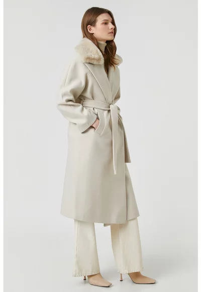 Палто със застъпен дизайн