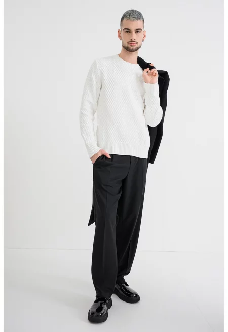 Памучен пуловер с овално деколте