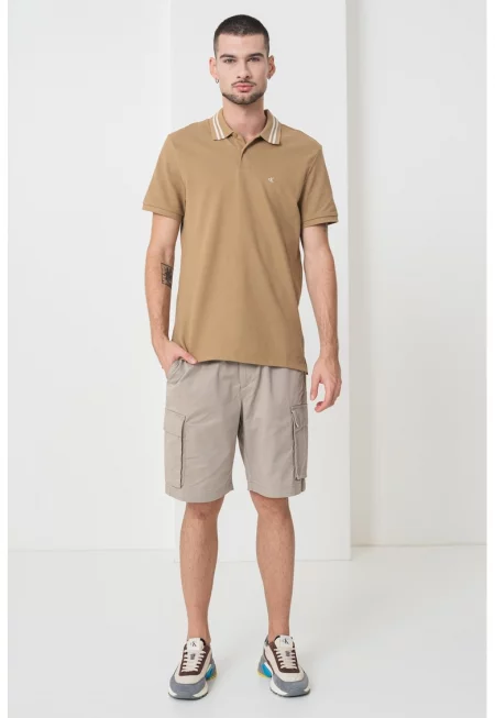 Памучна тениска с яка