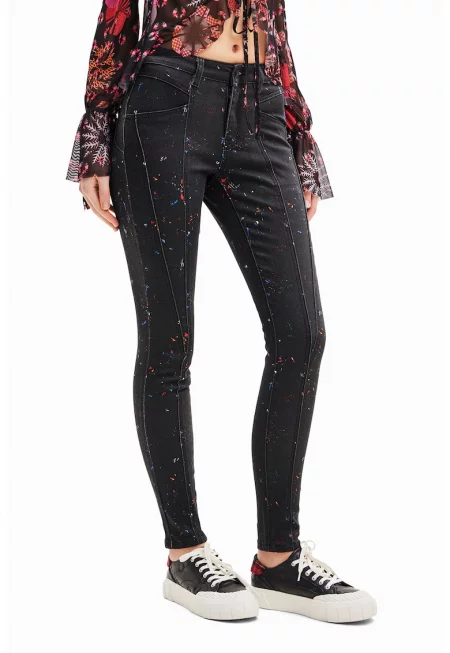 Прилепнали дънки с петниста шарка