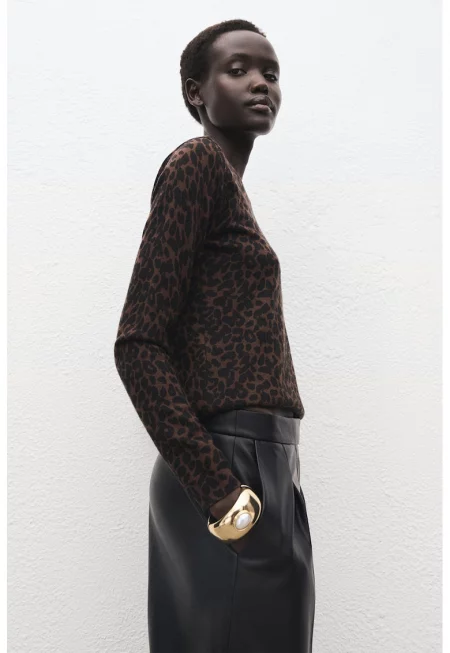 Пуловер с десен