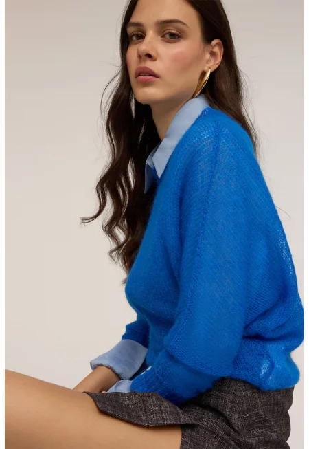 Пуловер с мохер с деколте тип лодка