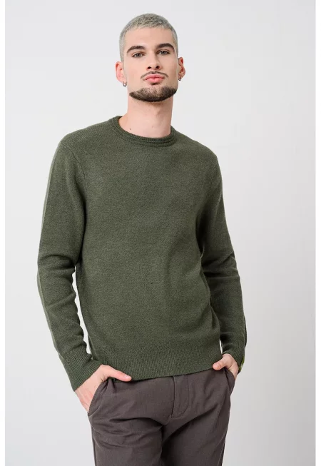 Пуловер с овално деколте