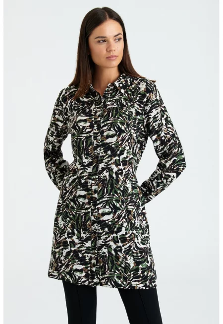 Риза с шарки и връзка на гърба